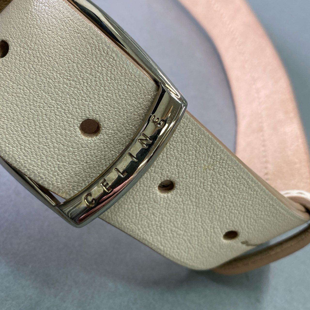 d16 CELINE セリーヌ ピンバックル レザーベルト L ベージュ Leather 5段調節 メタルプレート イタリア製
