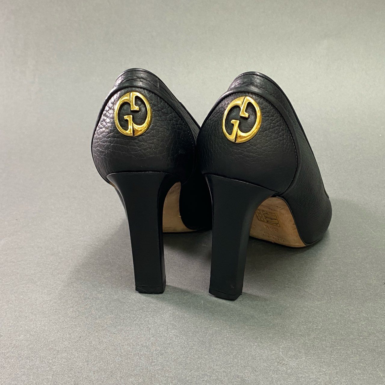 4l19 4 GUCCI グッチ ゴールドGGロゴ レザーパンプス 36 1/2 ブラック Leather イタリア製 シューズ