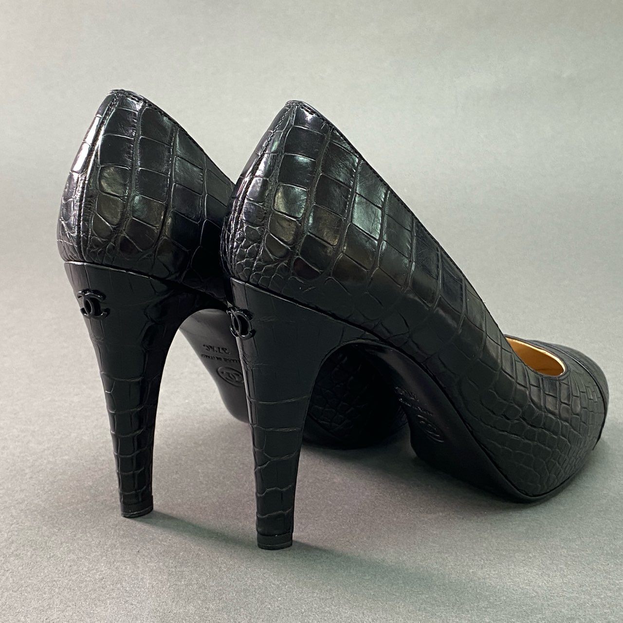 9g9 《極美品》 CHANEL シャネル ココマーク リアルクロコ パンプス 37 1/2 ブラック レザー クロコダイル シューズ 本革 イタリア