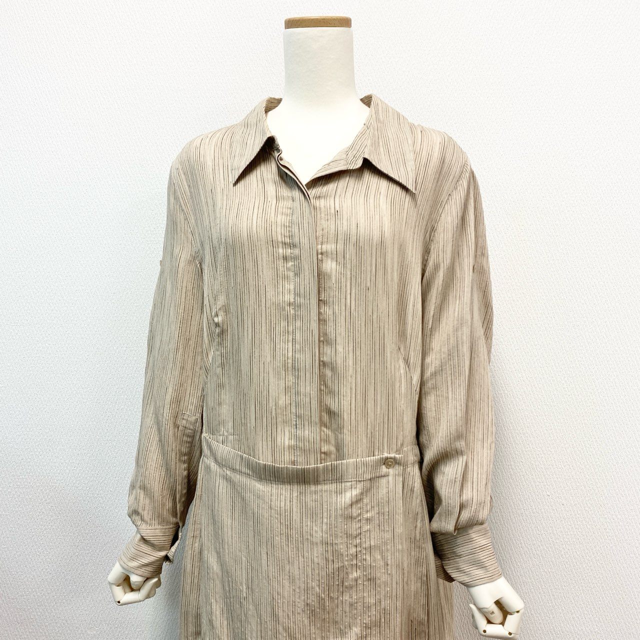 80j17《美品》AKRIS アクリス 変形シャツワンピース ロングワンピース ストライプ 48サイズ ベージュ レディースu02t