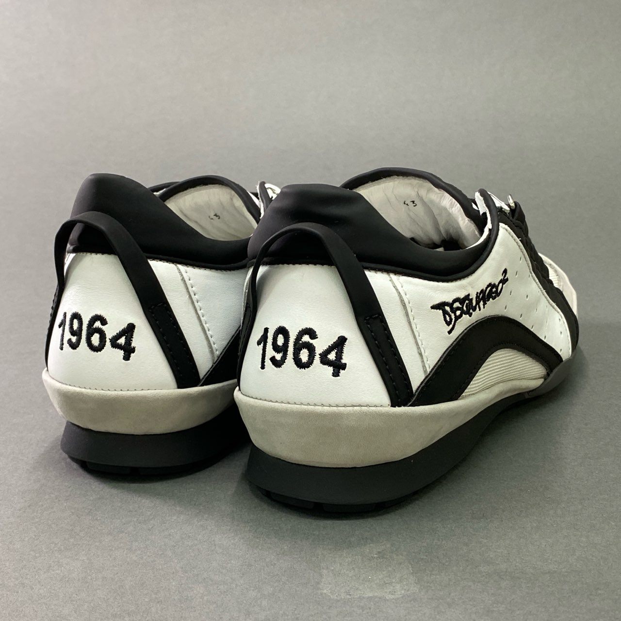 6b28 DSQUARED2 ディースクエアード 《タグ付き》 ローカットスニーカー レザースニーカー 牛革 カウレザー イタリア製 メンズ 保存袋付属 43 ホワイト ブラック グレー 本革