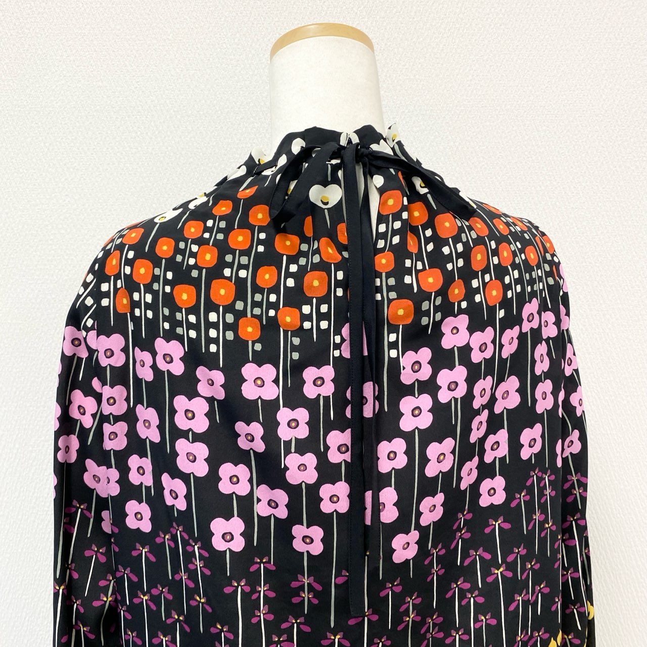 13f7 《美品》 VALENTINO ヴァレンティノ 長袖シャツ ブラウス トップス 花柄 テロテロ生地 サイズ40 マルチカラー シルク100% レディース
