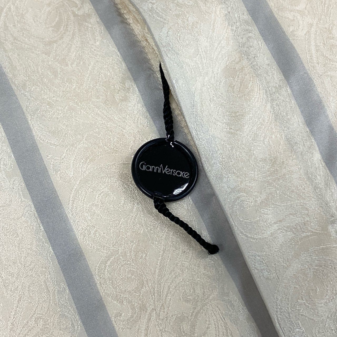 7f11 《極美品》 Gianni Versace ジャンニヴェルサーチ 総シルク 長袖シャツ とろみシャツ ストライプ バロック柄 透かし模様 イタリア製 50 アイボリー シルク100%