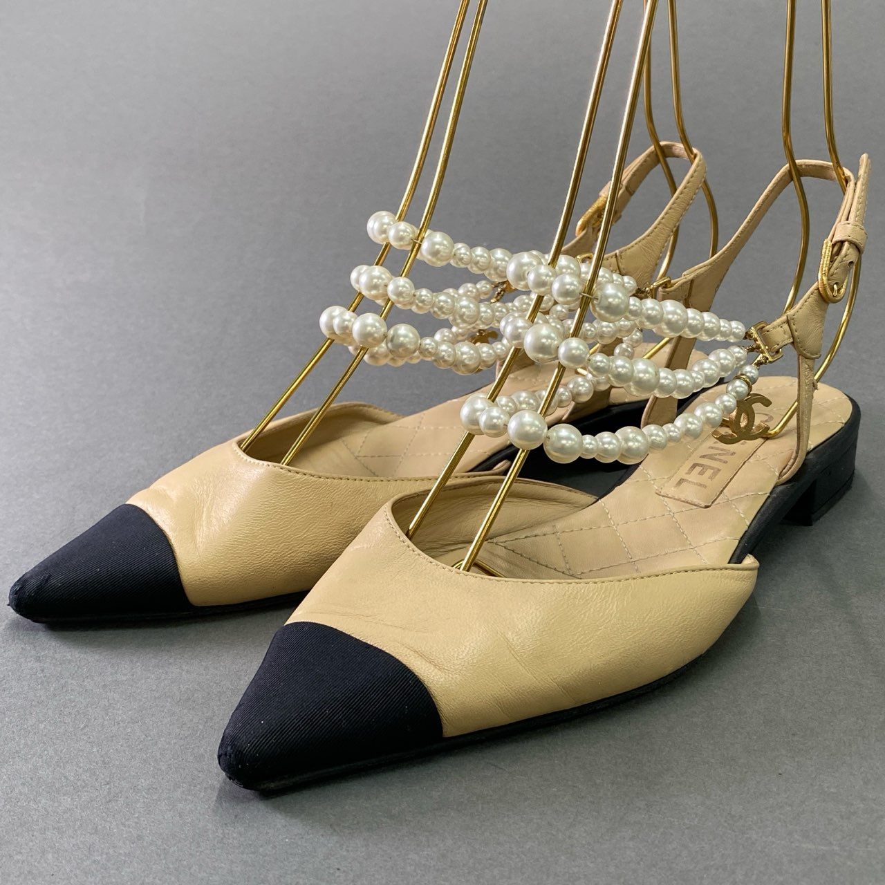 3d14 CHANEL シャネル スリングバックシューズ ココチャーム パールストラップ G37534 38 ベージュ レザー パンプス イタリア製