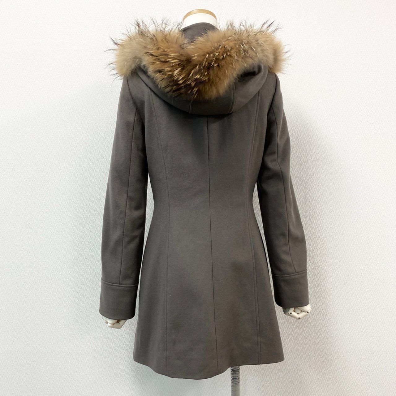 81h7《極美品》HUGO BOSS ヒューゴボス ウールコート ラクーンファー フラップベルト 34 ブラウン レディースk02i