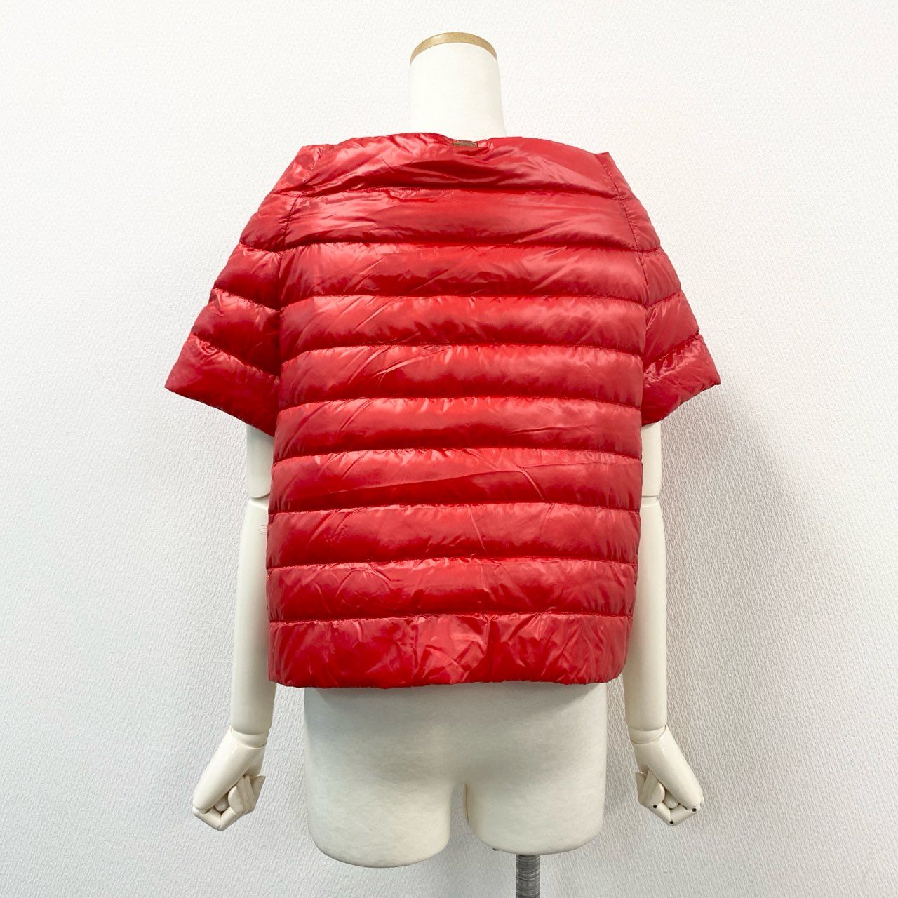 51f3 HERNO ヘルノ インナーダウンジャケット ライトダウン PIUMINO DONNA CORTO 半袖 金ボタン PI1077D 42 レッド
