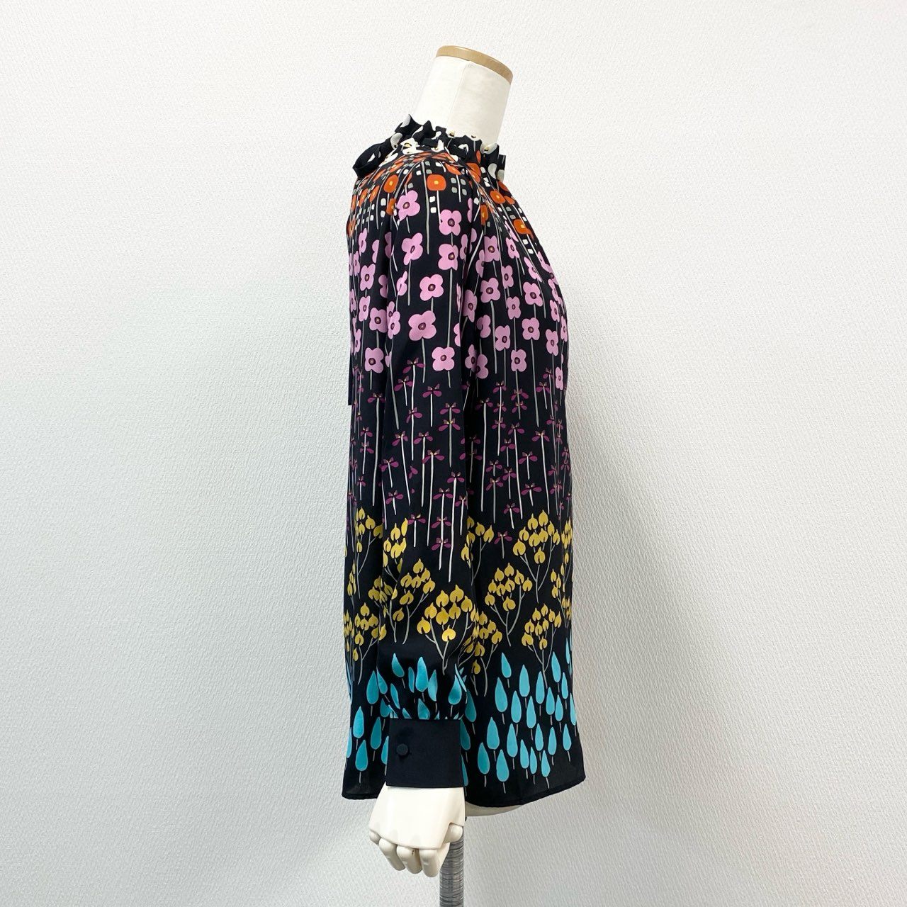 13f7 《美品》 VALENTINO ヴァレンティノ 長袖シャツ ブラウス トップス 花柄 テロテロ生地 サイズ40 マルチカラー シルク100% レディース