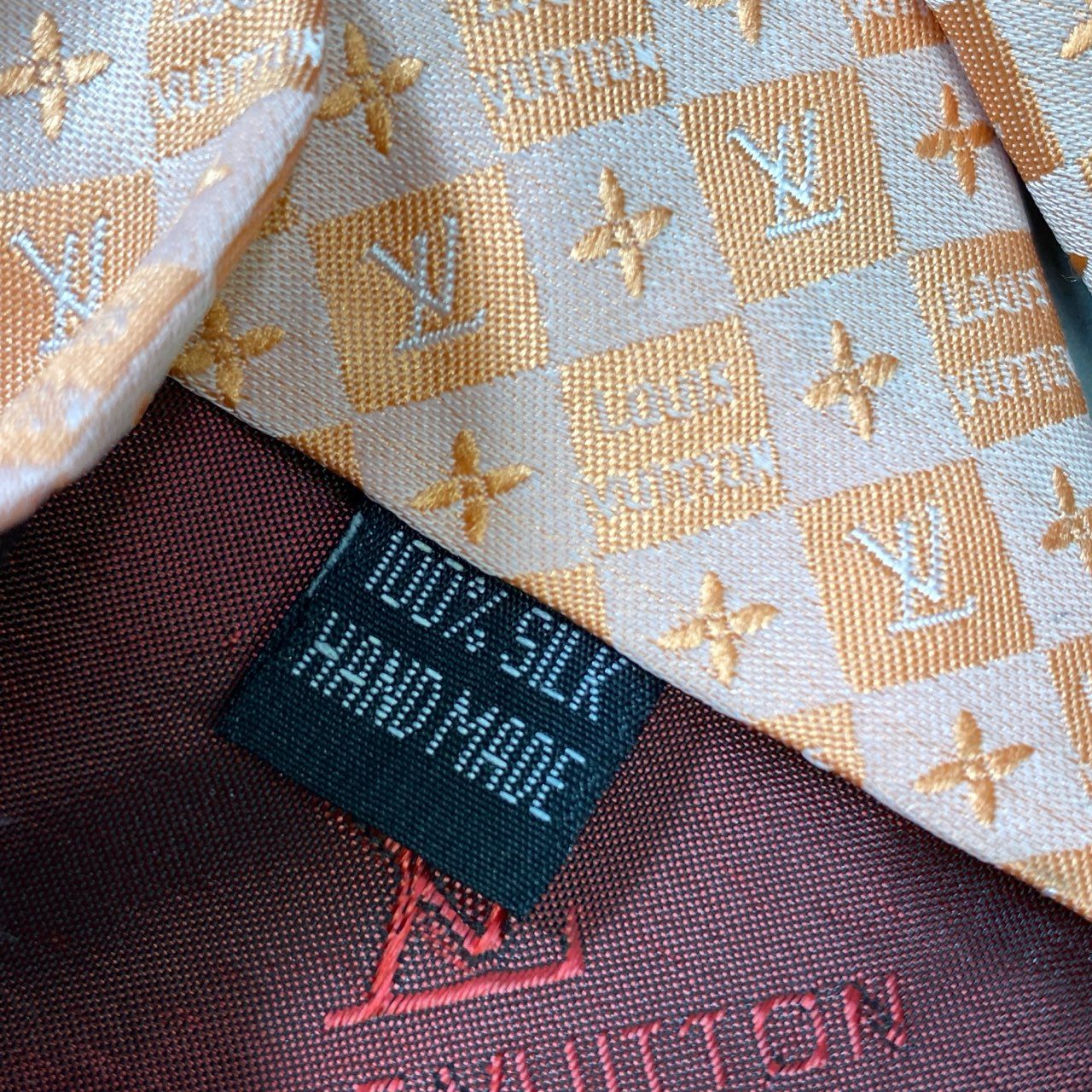 j16《極美品》LOUIS VUITTON ルイヴィトン ネクタイ シルク 絹100% フォーマル ダミエ LVロゴ ペールオレンジ メンズu02t