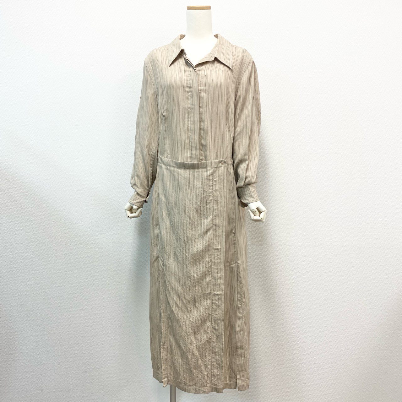80j17《美品》AKRIS アクリス 変形シャツワンピース ロングワンピース ストライプ 48サイズ ベージュ レディースu02t