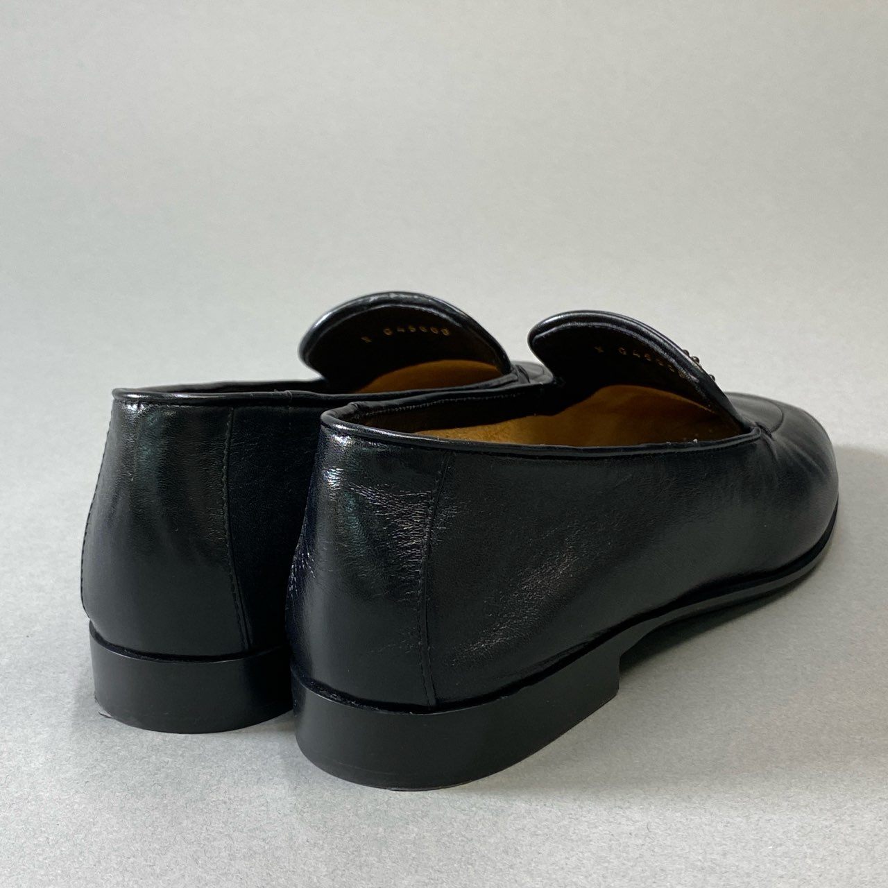 5j16《美品》 CHANEL シャネル ココマーク シャイニー カーフスキン レザーシューズ ローファー 23A G45008 35.5 ブラック レザー 箱・保存袋付きu02t