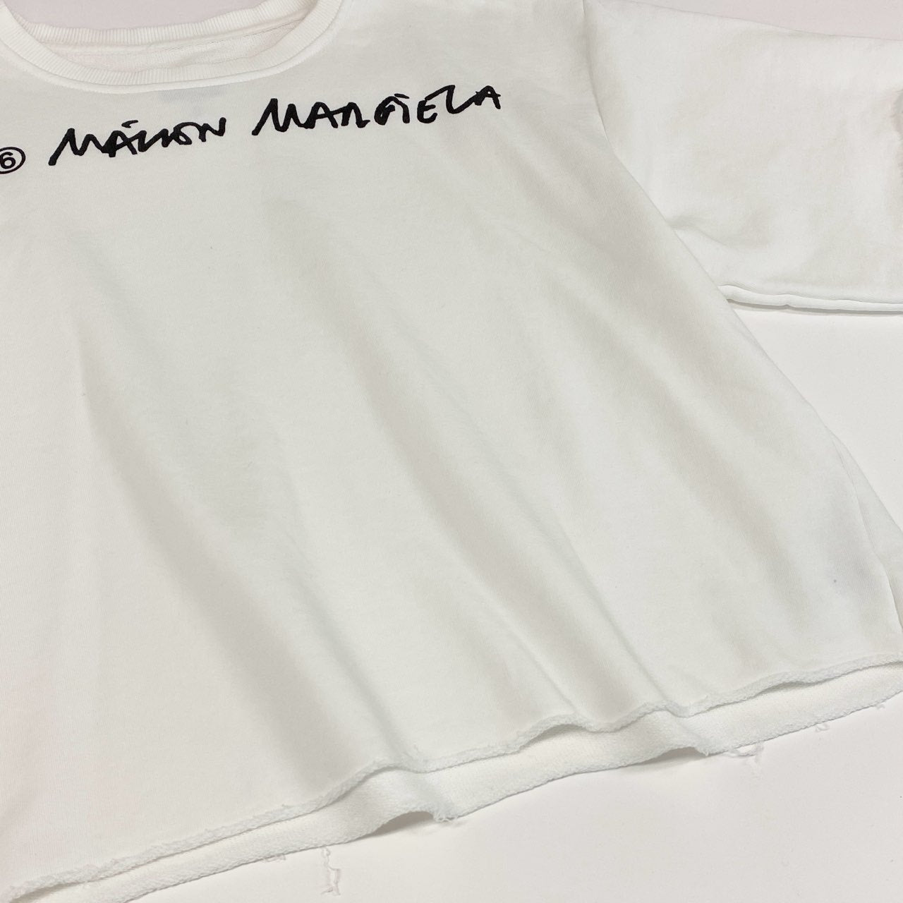 25f14 MM6 MAISON MARGIELA エムエムシックス メゾンマルジェラ クルーネック 半袖スウェット スエット カットオフ ロゴプリント 短丈 S32GU0133 Sサイズ ホワイト コットン