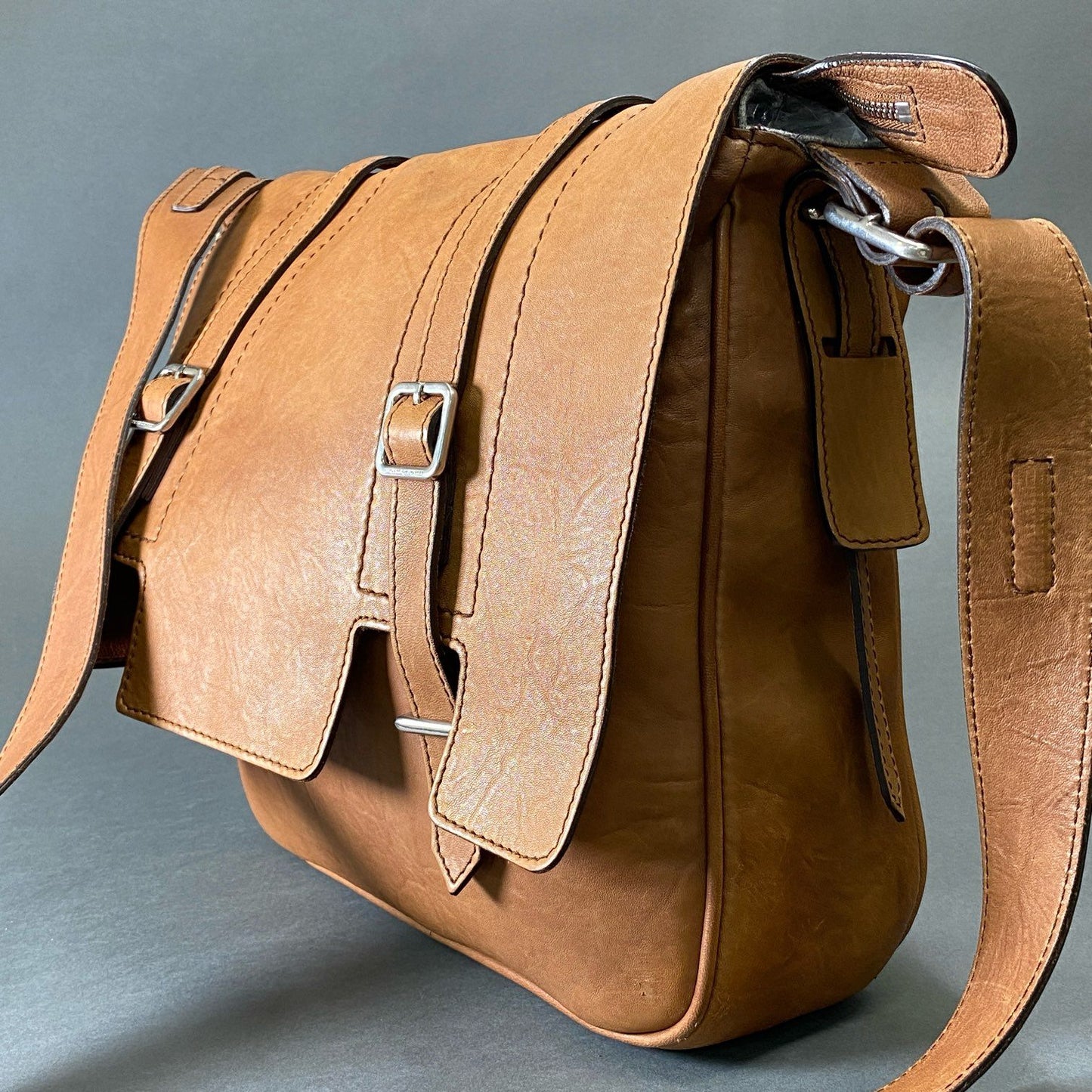 Hg9 BRUNELLO CUCINELLI ブルネロクチネリ 最高級 レザーショルダーバッグ ブラウン leather メッセンジャーバッグ 本革 フォーマル 大容量◎