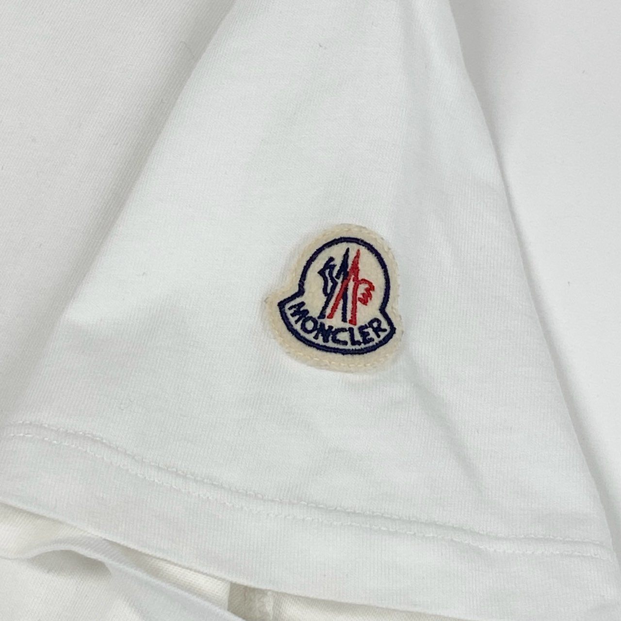 25f14 MONCLER モンクレール ロゴTシャツ クルーネック 半袖カットソー ショートスリーブ トップス ワッペン H20938C00012 XSサイズ ホワイト コットン