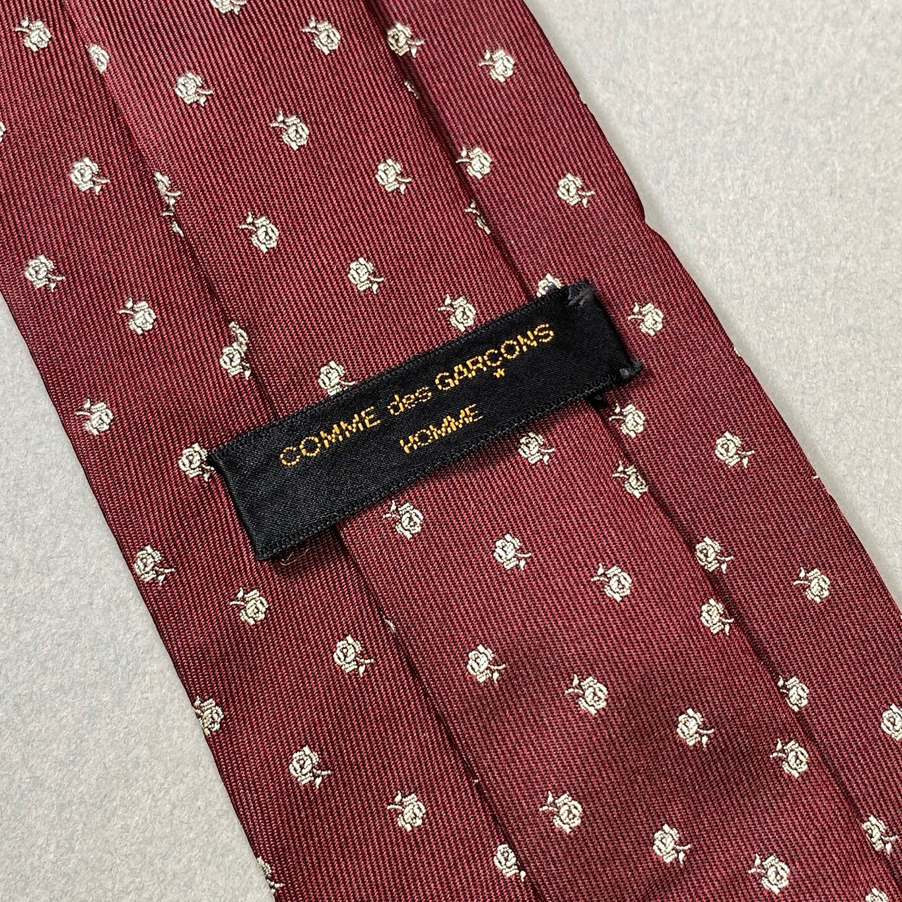 j16《美品》COMME des GARCONS HOMME コムデギャルソン オム ネクタイ シルク 絹100% バラ柄 フォーマル ボルドー アイボリー メンズu02t