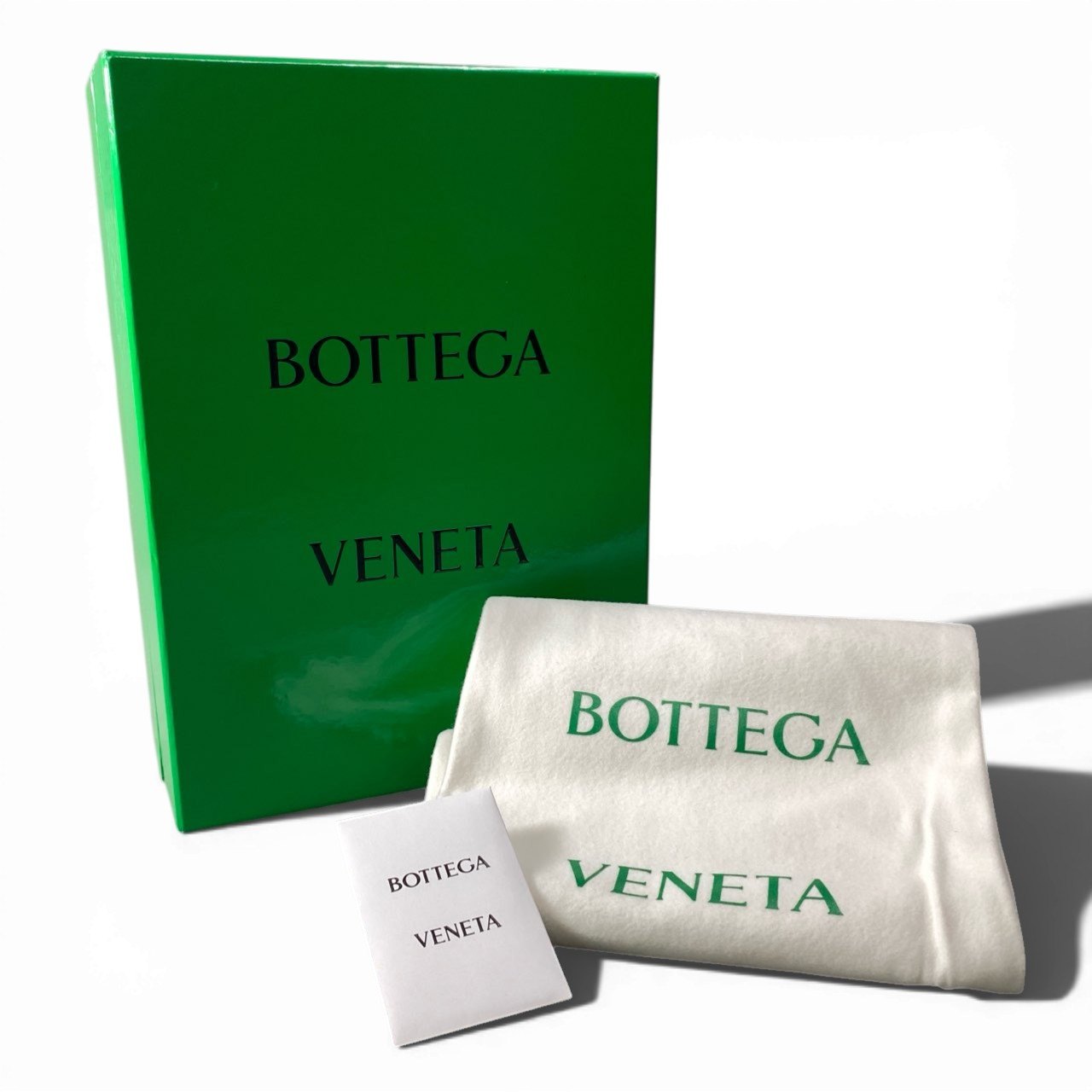 c17 【未使用品】BOTTEGA VENETA ボッテガヴェネタ オープントゥ サンダル サイズ38 ベージュ パテントレザー レディース 箱付きk02i