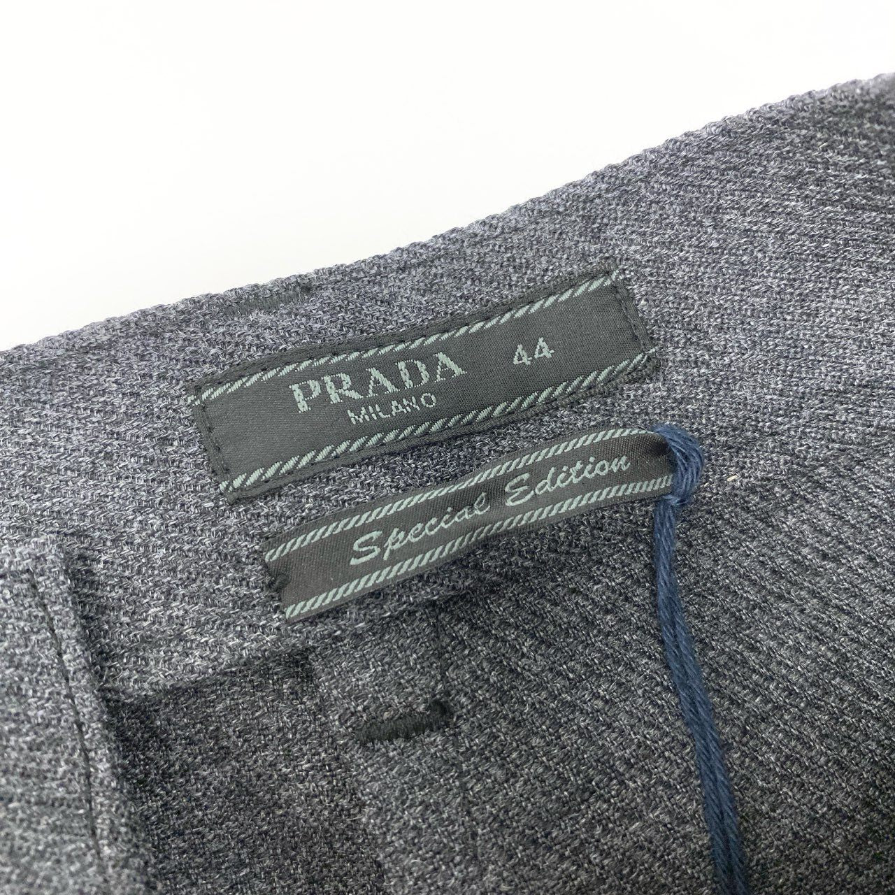 54h27 《極美品》 PRADA プラダ テクニカルギャバジン センタープレス スラックスパンツ ボトムス SPH311 サイズ44 グレー メンズu02t