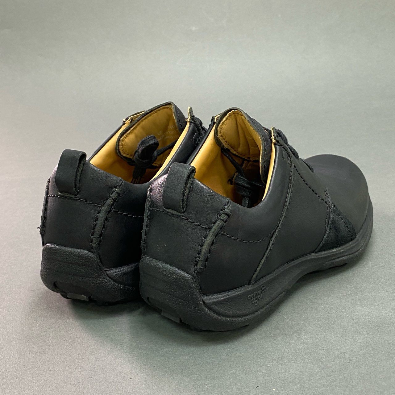 3f8 《美品》 Clarks クラークス レザースニーカー UK7 1/2 ブラック Leather active AIR アクティブエアー シューズ