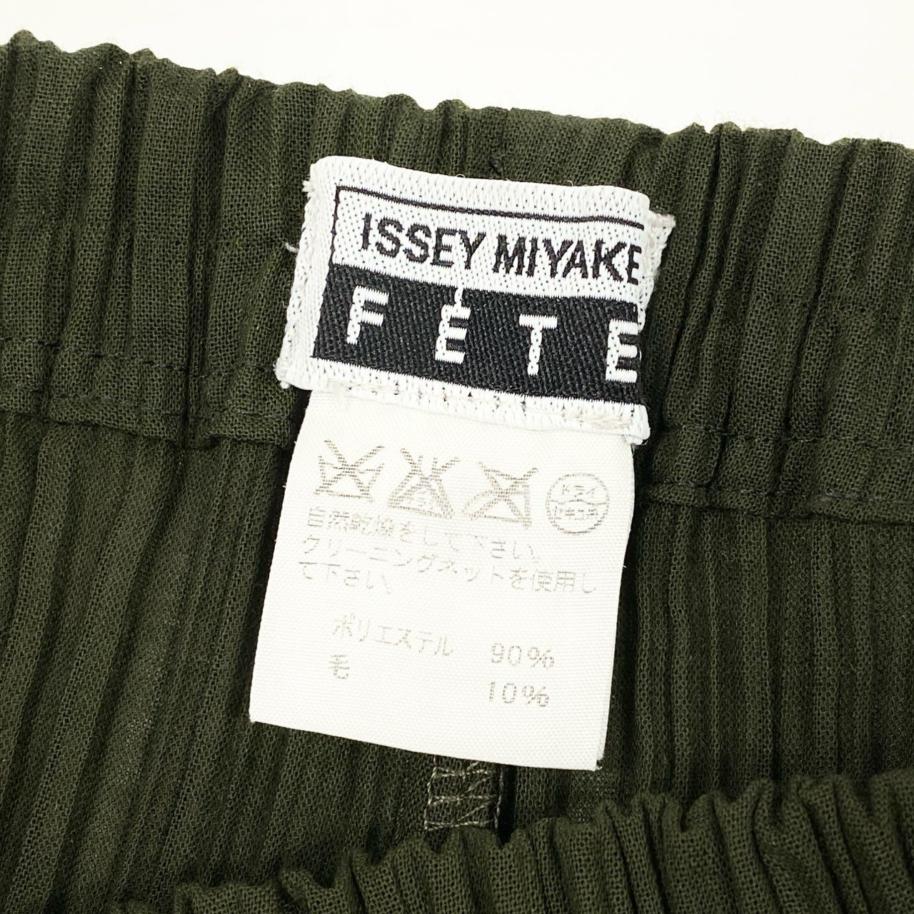59e9 ISSEY MIYAKE FETE イッセイミヤケ フェット プリーツパンツ ボトム サイズ03 カーキ レディース 女性用 プリーツプリーズ