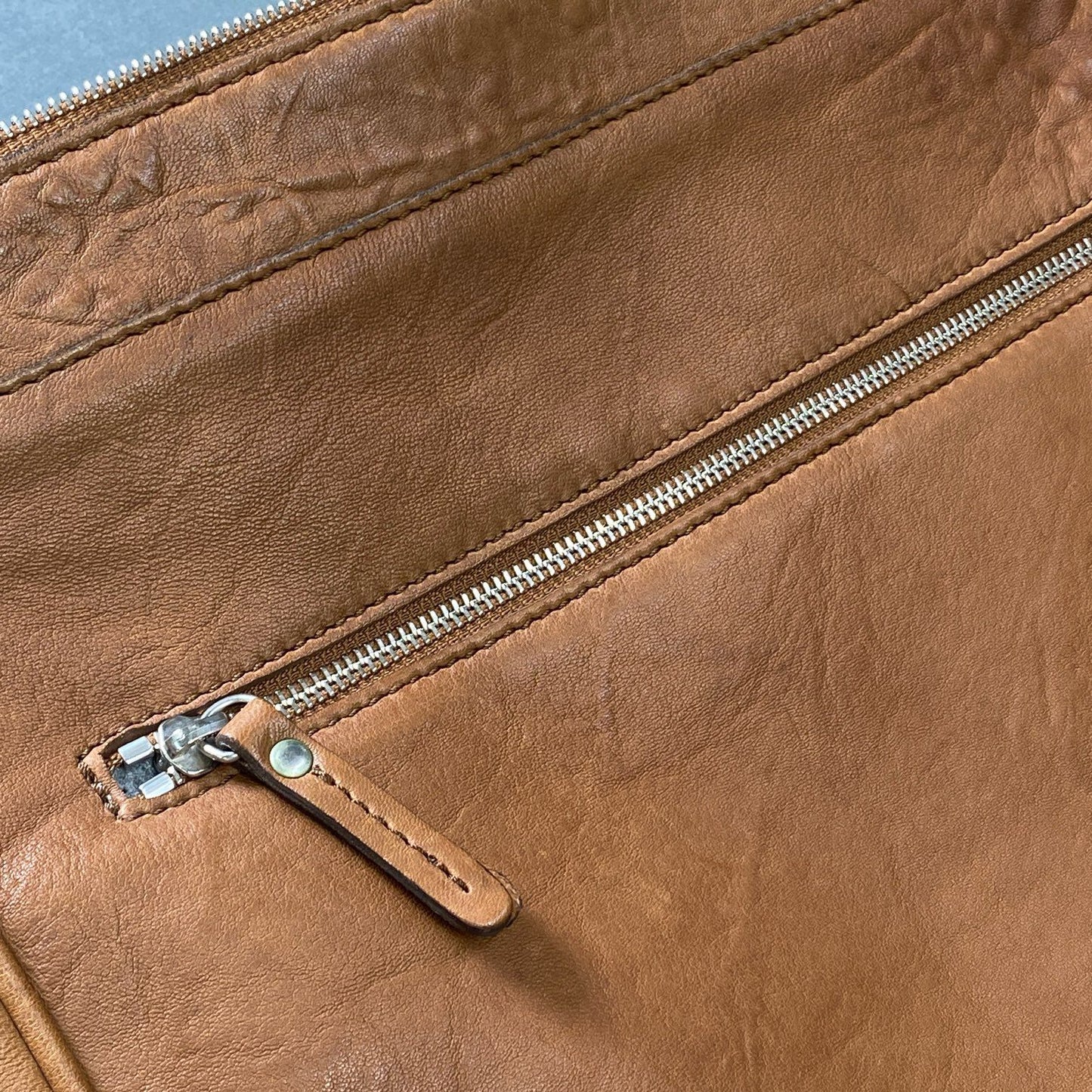 Hg9 BRUNELLO CUCINELLI ブルネロクチネリ 最高級 レザーショルダーバッグ ブラウン leather メッセンジャーバッグ 本革 フォーマル 大容量◎