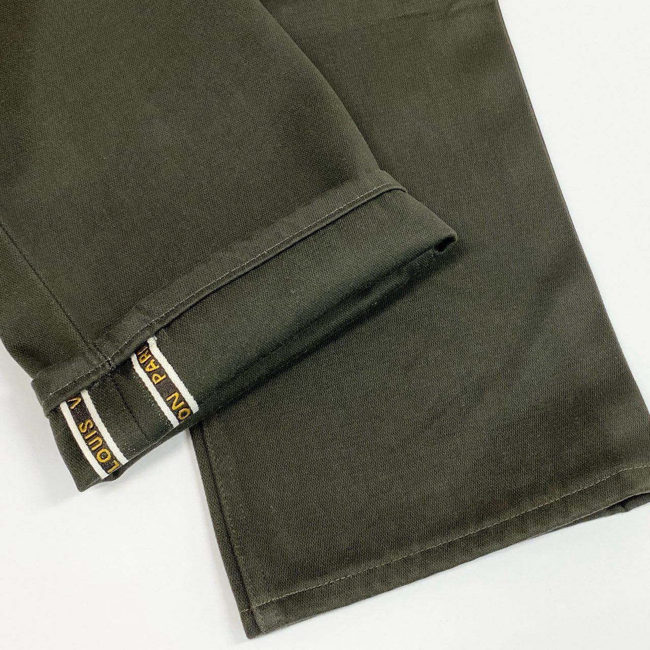 12i26《美品》LOUIS VUITTON ルイヴィトン ストレートパンツ ボトムス LVロゴ刺繍 コットン M相当 カーキ メンズk02i