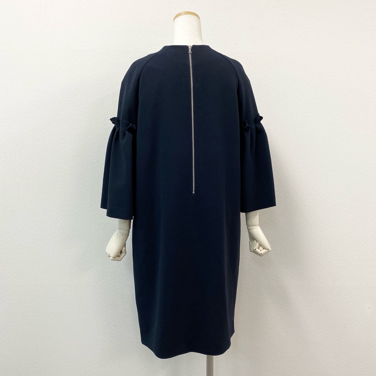 40h24 《極美品》ADORE アドーア クルーネック フレアワンピース 長袖 フレアスリーブ 膝丈 531-7140327 38サイズ ブラック レディース 女性用k02i