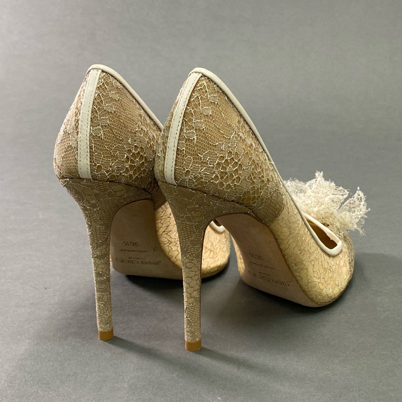 3c18 《美品》 JIMMY CHOO ジミーチュウ レースモチーフ付き ハイヒール パンプス シューズ イタリア製 36 1/2 ベージュ ホワイト