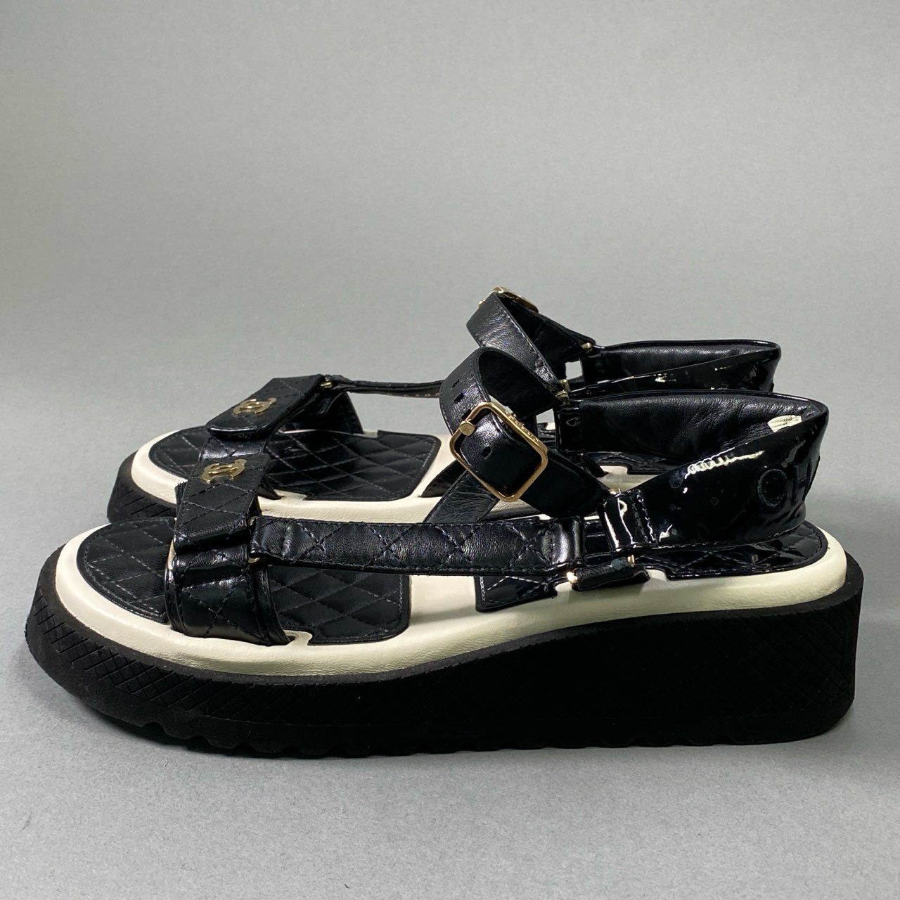 1i4 《美品》 CHANEL シャネル ココマーク マトラッセ 厚底サンダル G38880 38C ブラック ホワイト シューズ 即完売品 MATELASSE SANDALt18r