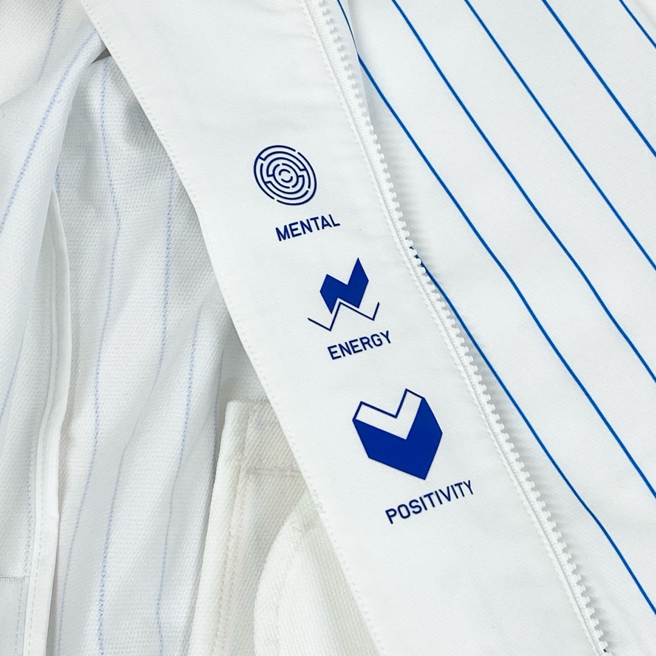 21f17 《未使用保管品》タグ付 LACOSTE ラコステ ピンストライプ ジップブルゾン ジョコビッチ ジャケット ロゴワッペン 大きいサイズ BH2256L 52 XLサイズ相当 ホワイト 画像参照