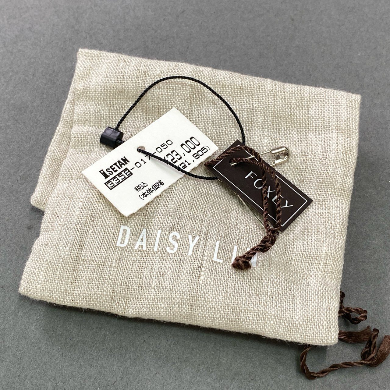 d22 《美品》 FOXEY フォクシー ラインストーン ブローチ ネックレストップ シルバー クリスタル レディース