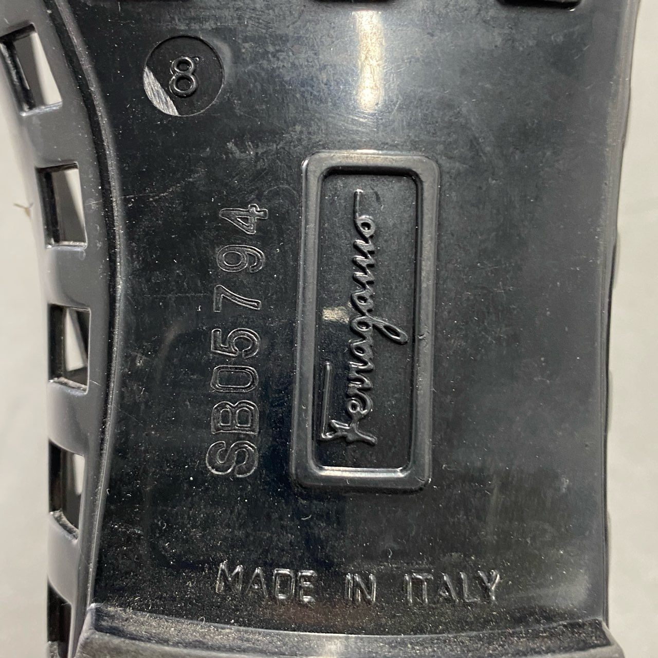 5f13 Salvatore Ferragamo サルヴァトーレフェラガモ ラバー素材 PVC ヴァラリボン サンダル フラットシューズ サイズ8 ブラック レディース