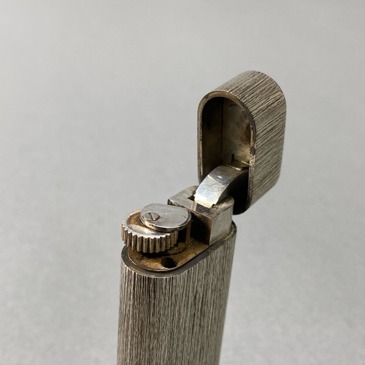 i4 ②《希少》 Cartier カルティエ 銀無垢 SV925 オーバル ローラー式 ガスライター シルバー SILVER 火花確認済み 箱付きt18r