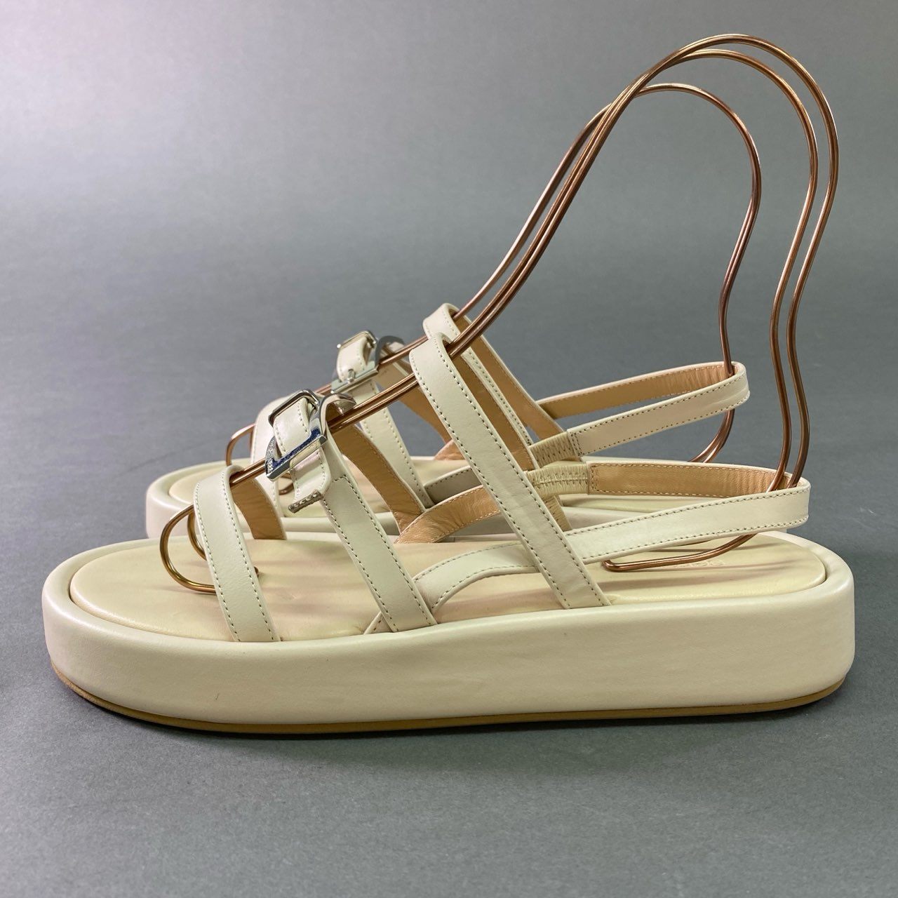 4j24 定価¥117,700 sergio rossi セルジオロッシ SR NORA メタルバックル ストラップサンダル 37 1/2 チョークホワイト レザー シューズ イタリア製