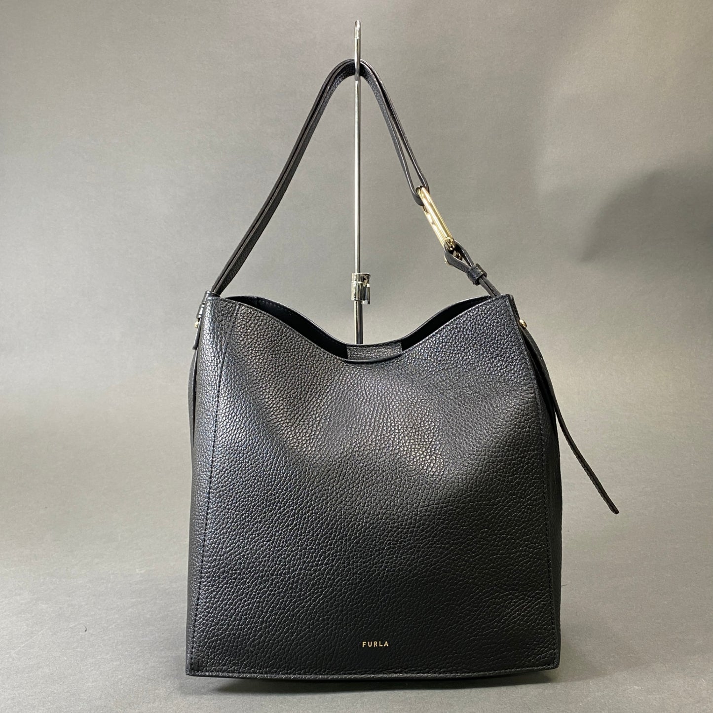 ch1《美品》 FURLA フルラ NUVOLA バケットバッグ MINI ハンドバッグ ワンショルダーバッグ ブラック レザー レディースo07t