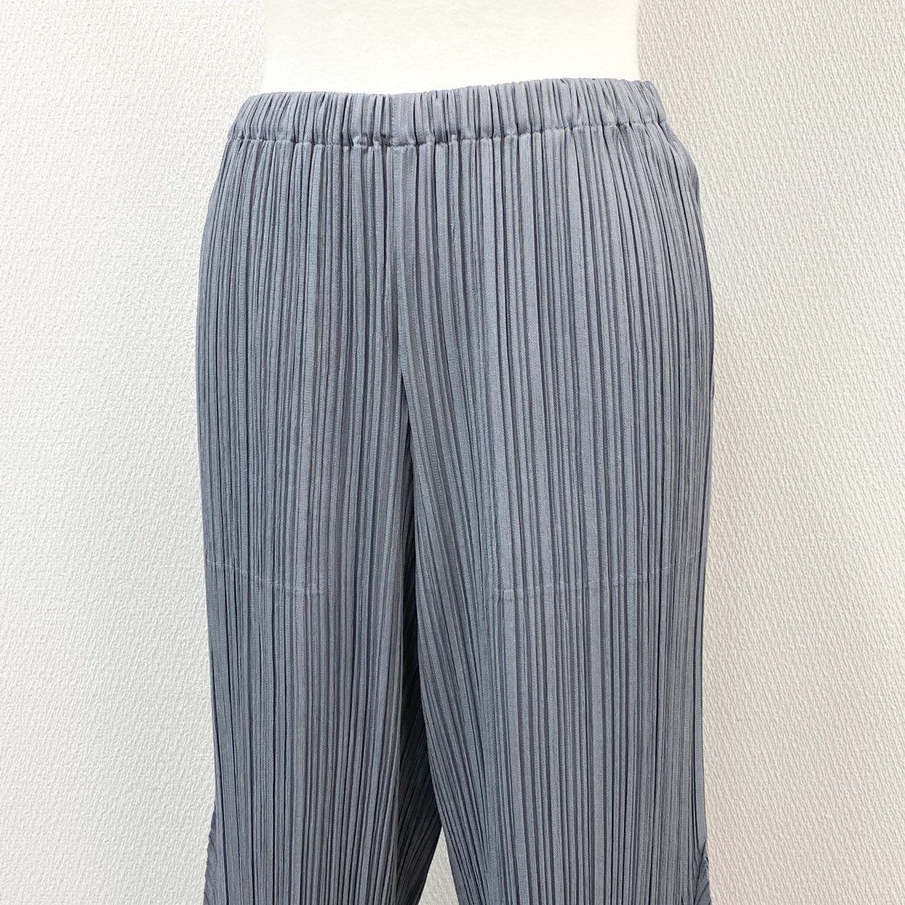 59e9 PLEATS PLEASE プリーツプリーズ イッセイミヤケ スリット入り 変形パターン プリーツパンツ ボトム PP71-JF412 サイズ4 ライトグレー レディース 女性用