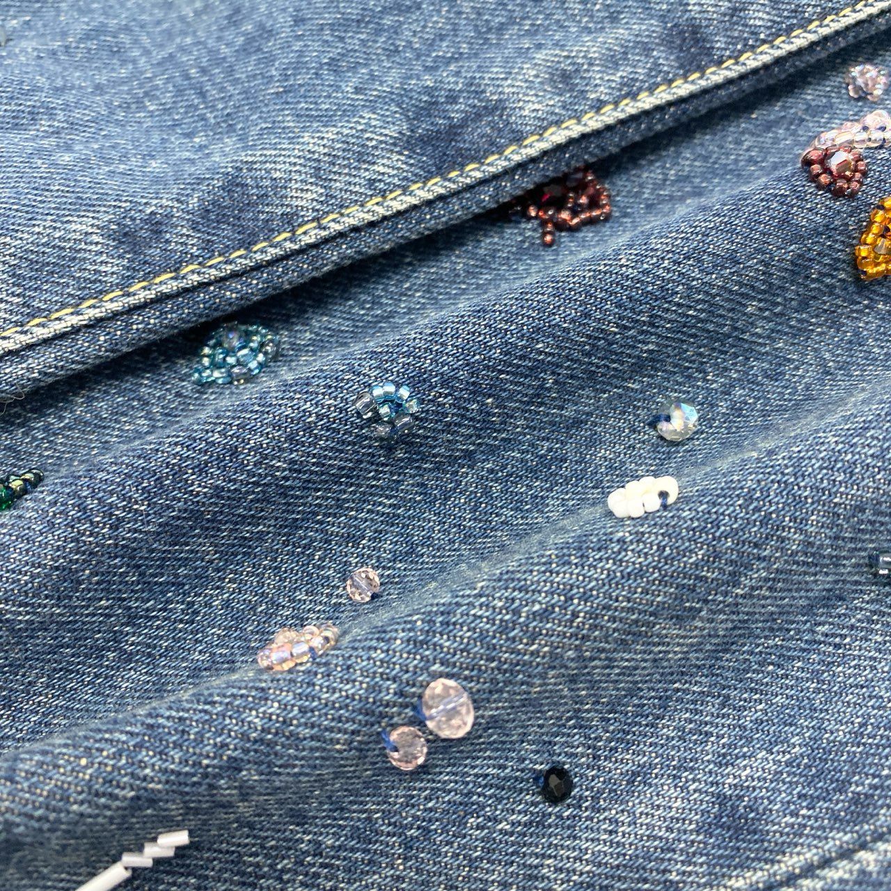 85a29【新品保管品】UNDERCOVER アンダーカバー 23AW ドリップビーズ加工デニム ボトムパンツ UC2C4509-1 4サイズ インディゴ コットン100% メンズo07t