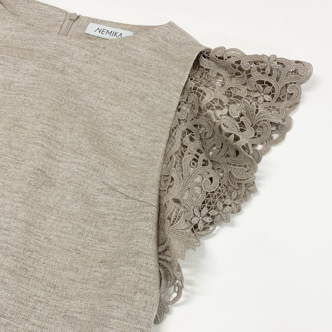 64d30 《極美品》 NEMIKA ネミカ レリアン 半袖ワンピース ロングワンピース 袖レース切替 サイズ11号 ベージュ ポリエステル100% レディース 日本製