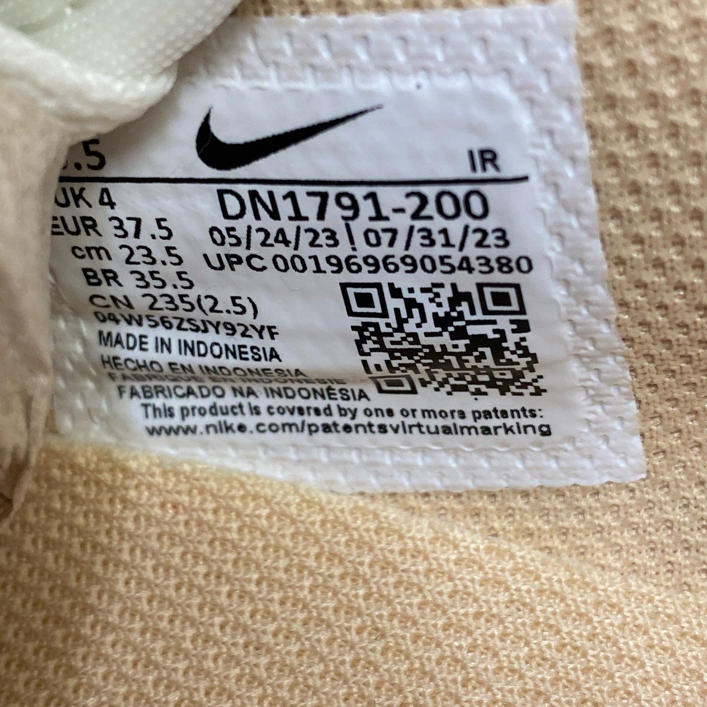 6g9 《未使用品》 NIKE ナイキ CORTEZ コルテッツ DN1791-200 23.5cm ベージュ スニーカー シューズ 箱有