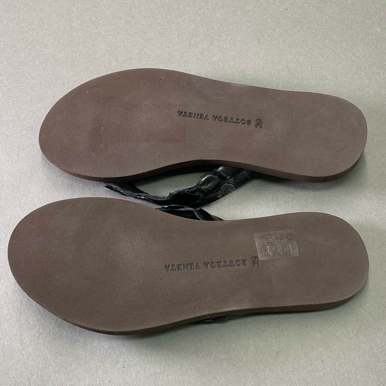 7d16 《美品》 BOTTEGA VENETTA ボッテガヴェネタ クロコダイル トングサンダル 39 ブラック レザー ワニ革 シューズ ビーチサンダル 夏