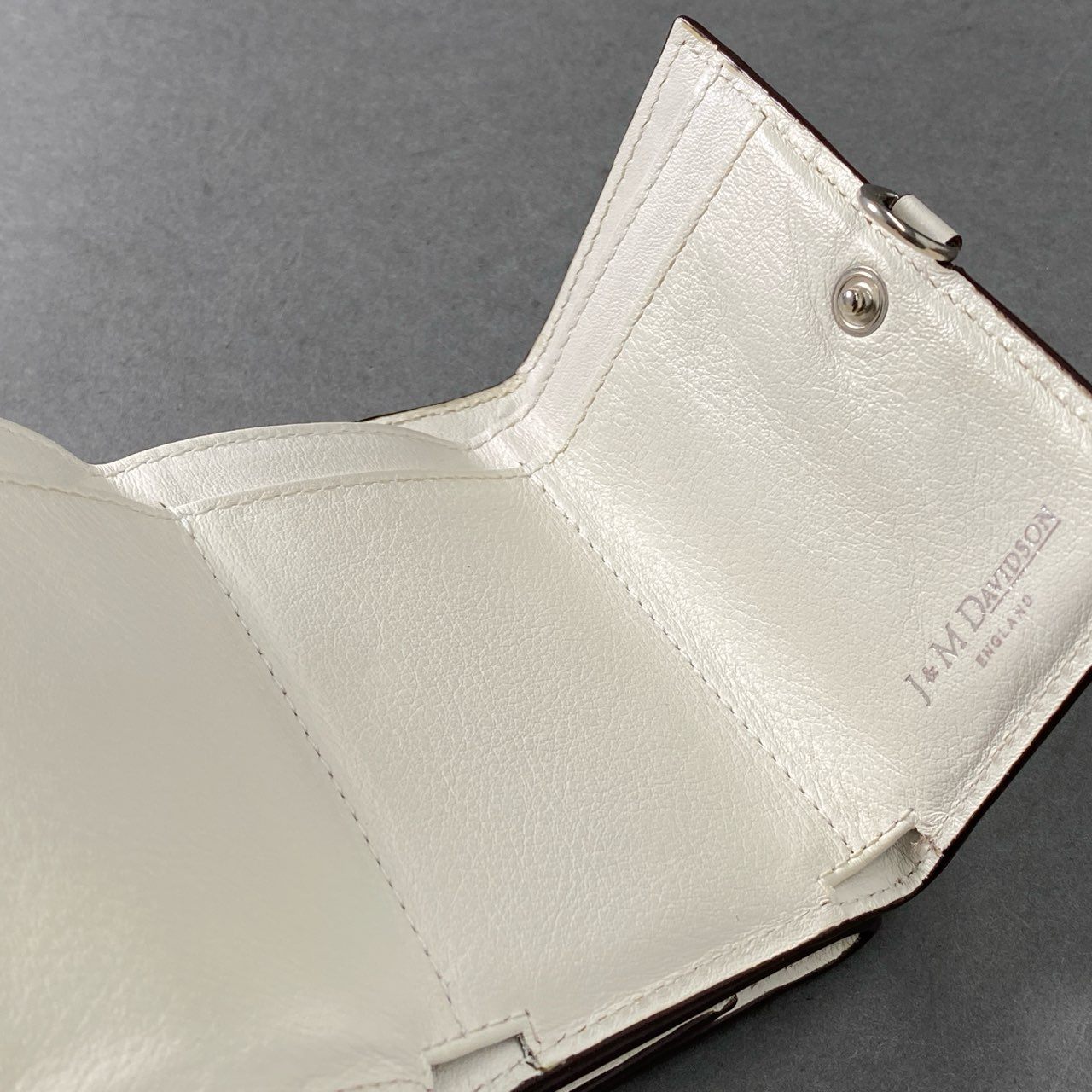 7f12 J&M DAVIDSON ジェイアンドエム デヴィッドソン 三つ折り財布 スタッズ レザーショートウォレット ホワイト Leather コンパクト