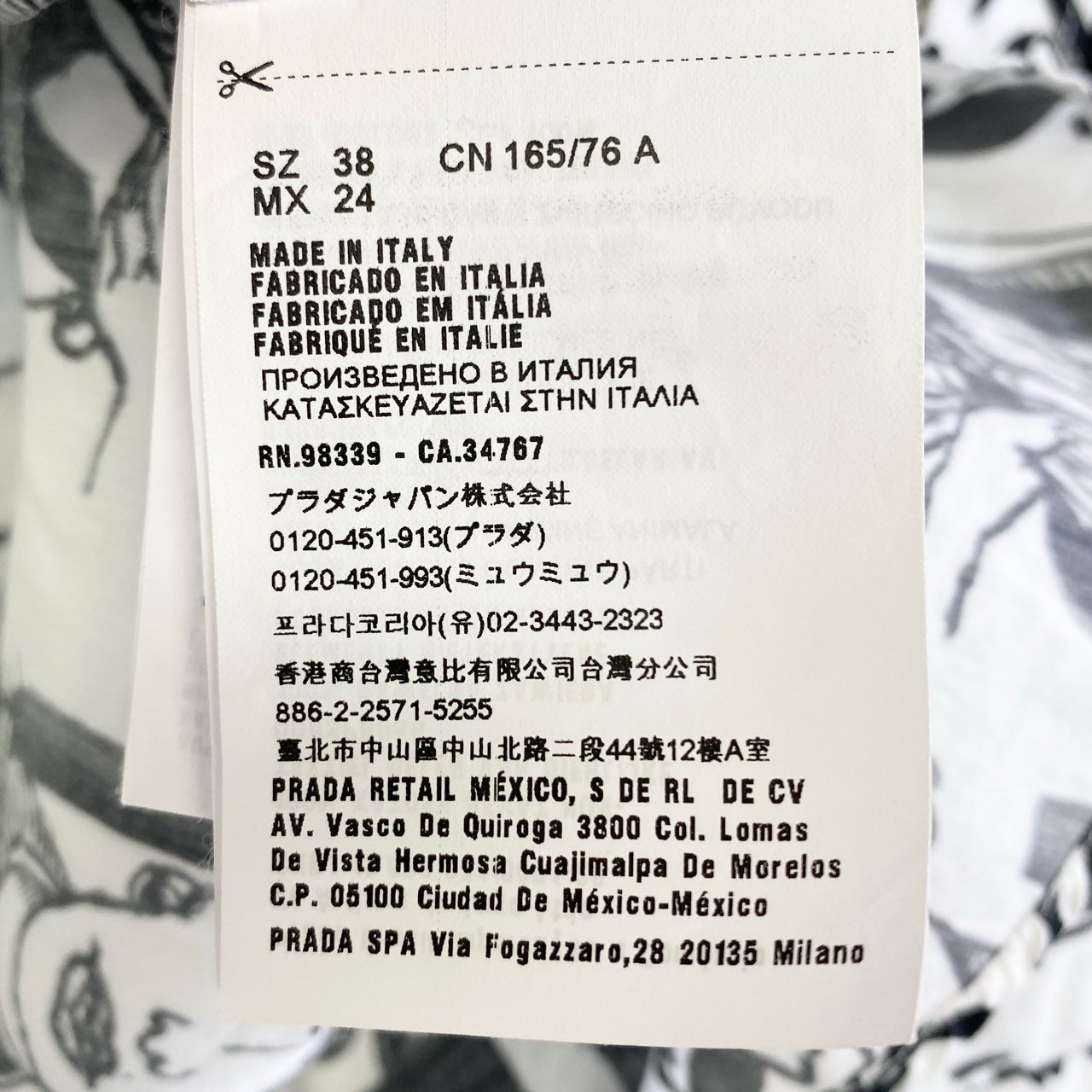 65k4 定価¥110,000 miumiu type ミュウミュウ タイプ 2018年 モノクロ アルファベットシャツ 38 ホワイト ブラック 半袖 イタリア製