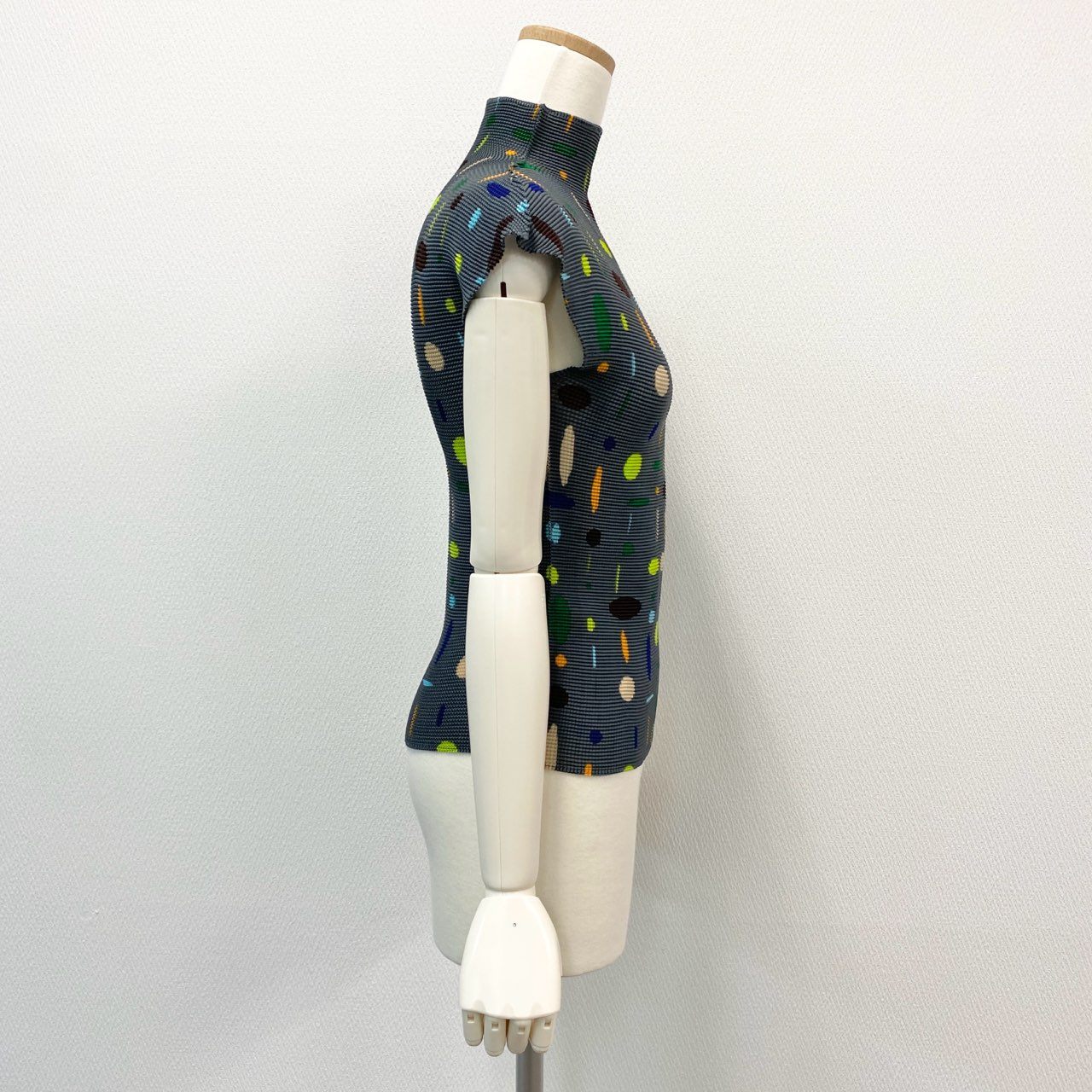 5i12 me ISSEY MIYAKE ミー イッセイミヤケ グラフィックプリント ハイネック半袖カットソー トップス MI33FK313 グレー マルチカラー レディースo07t