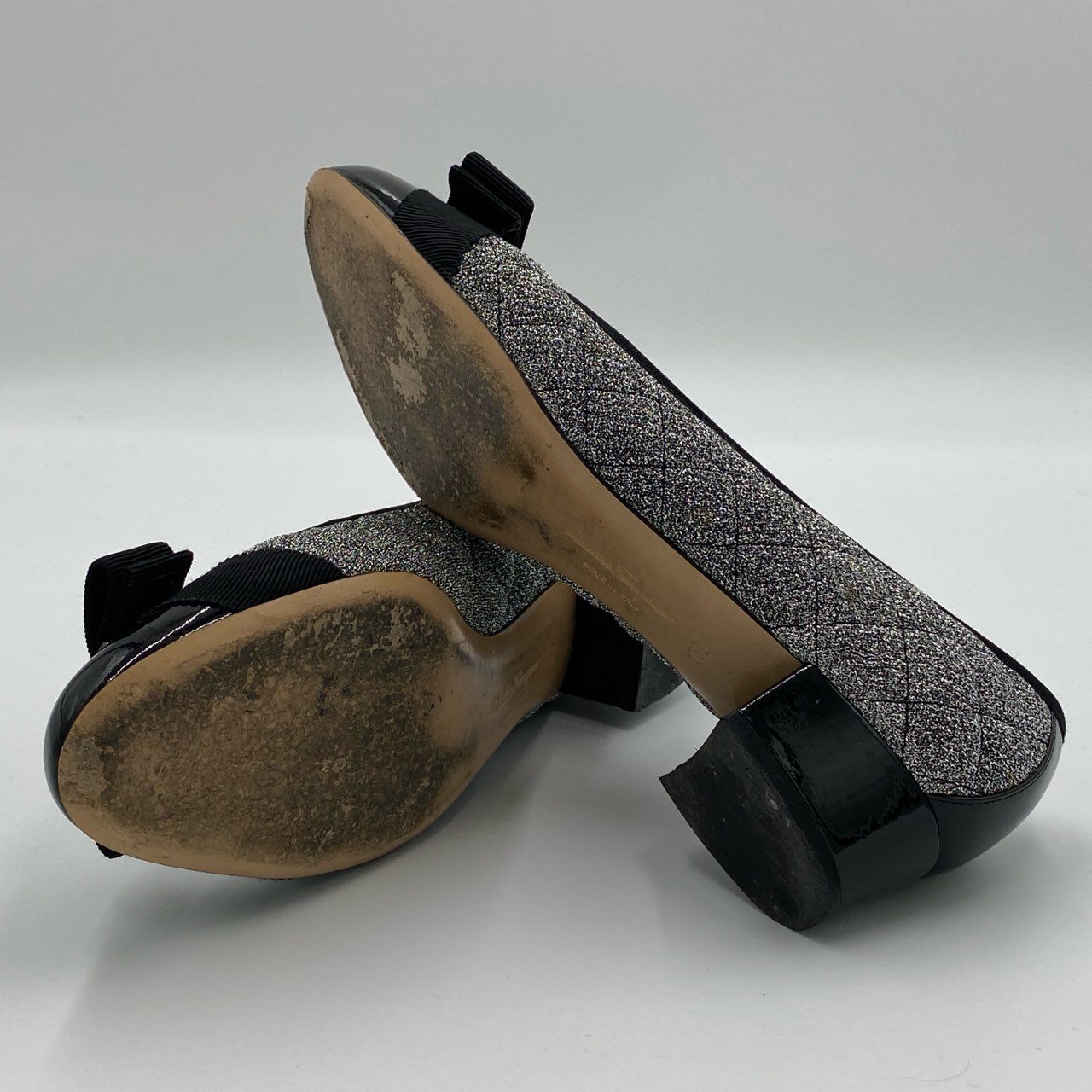 1h7 Salvatore Ferragamo サルヴァトーレ フェラガモ VARA Q ヴァラリボン ラメ エナメルパンプス 6D シルバー グリッター シューズ 箱付きt18r