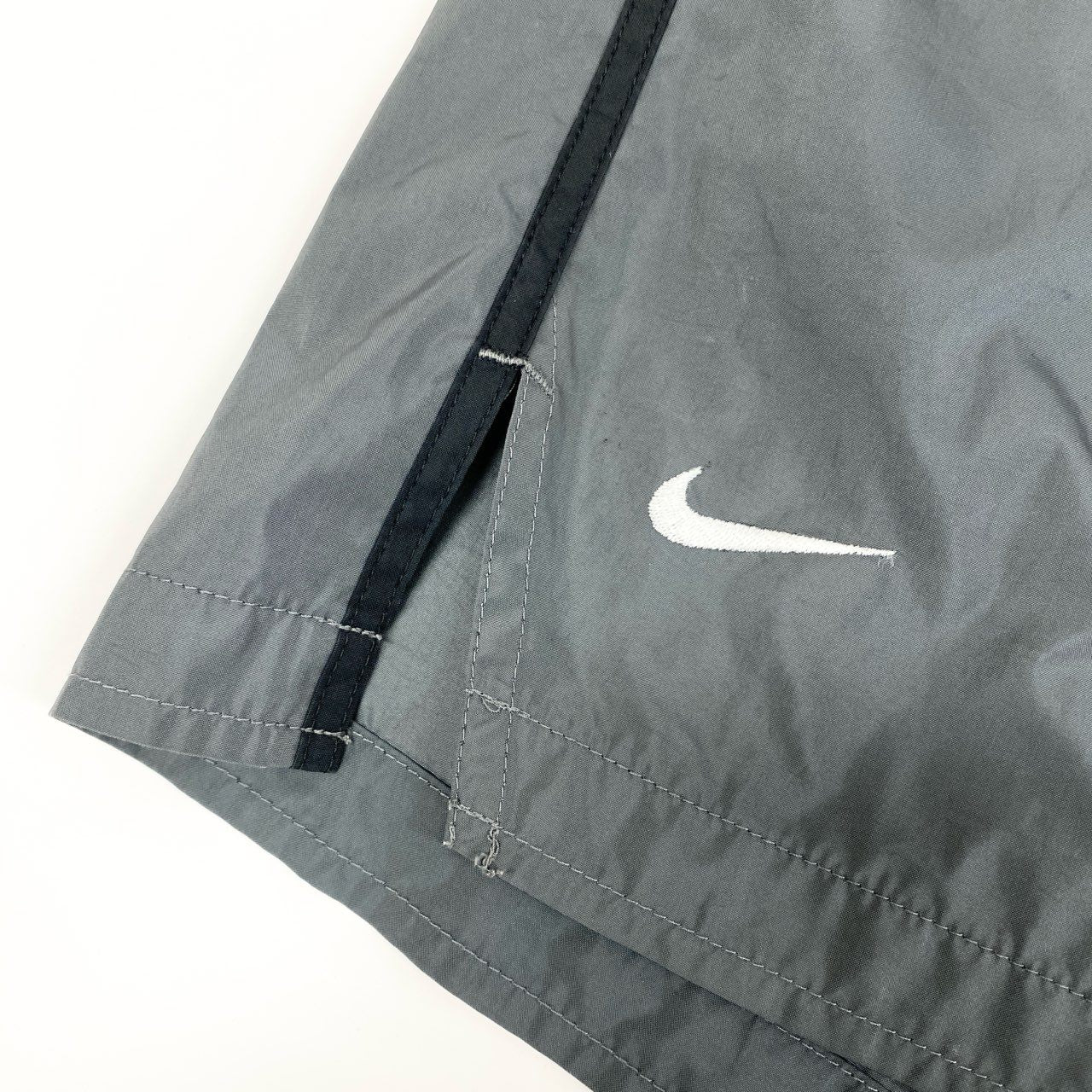 26i30 F.C.R.B.(F.C.Real Bristol)×NIKE エフシーレアルブリストル ナイキ ナイロンイージーショーツ パンツ ハーフパンツ Mサイズ グレー メンズo07t