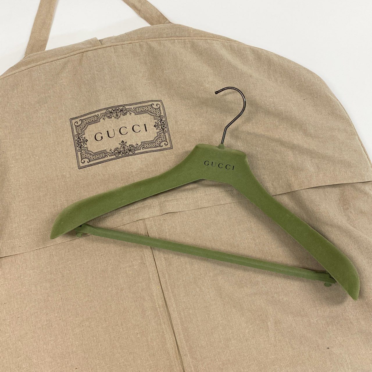 85j20 《美品》 GUCCI グッチ × THE NORTH FACE ノースフェイス トレイルプリント フーデッド ダウンジャケット 670603 XL ホワイト ガーメントカバー ハンガー付t18r