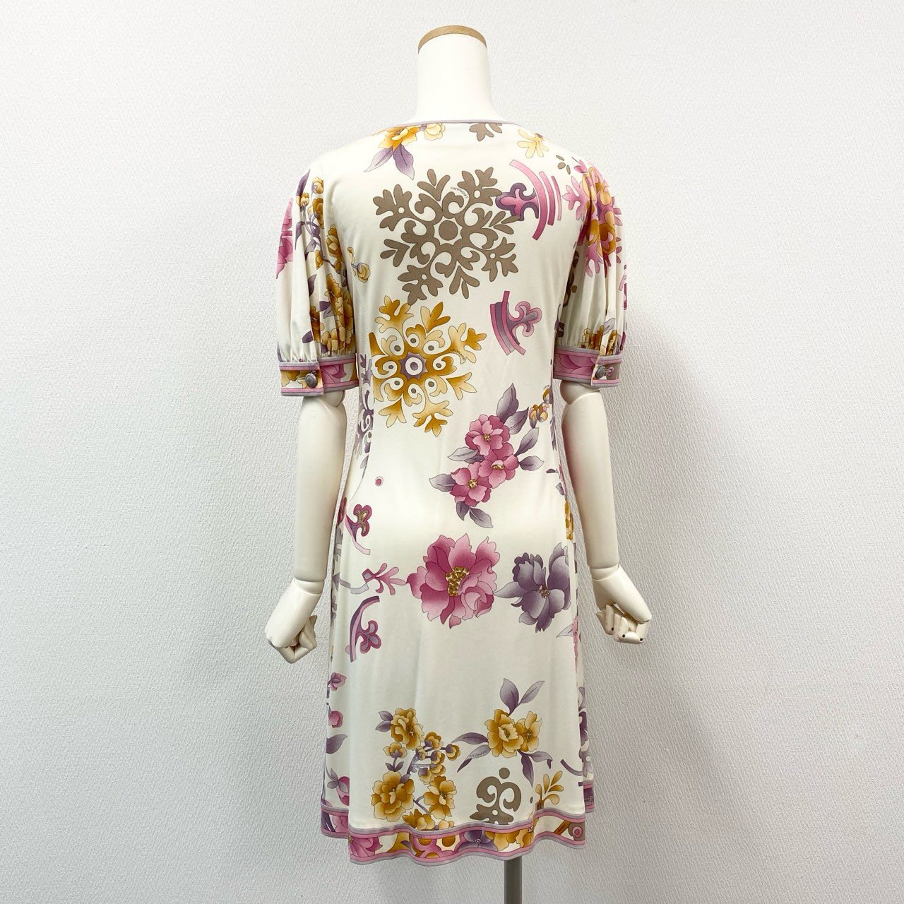 76i12 《美品》 LEONARD レオナール 美しい花柄プリント カンカン素材 半袖ワンピース ひざ丈 0140233 サイズ2 アイボリー レディースu02t