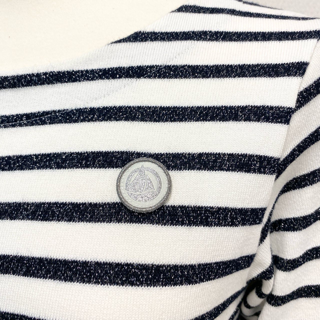 5i12 《未使用品》タグ付 PETIT BATEAU プチバトー ラメマリニエールチュール付 長袖ワンピース ボーダー柄 152 ホワイト ネイビー キッズ 子供服k02i