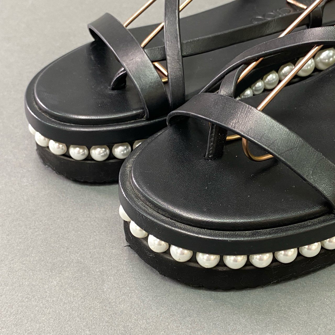 6a6 《美品》 JIMMY CHOO ジミーチュウ パール装飾 ストラップサンダル 36 ブラック レザー 厚底 スペイン製 シューズ 靴