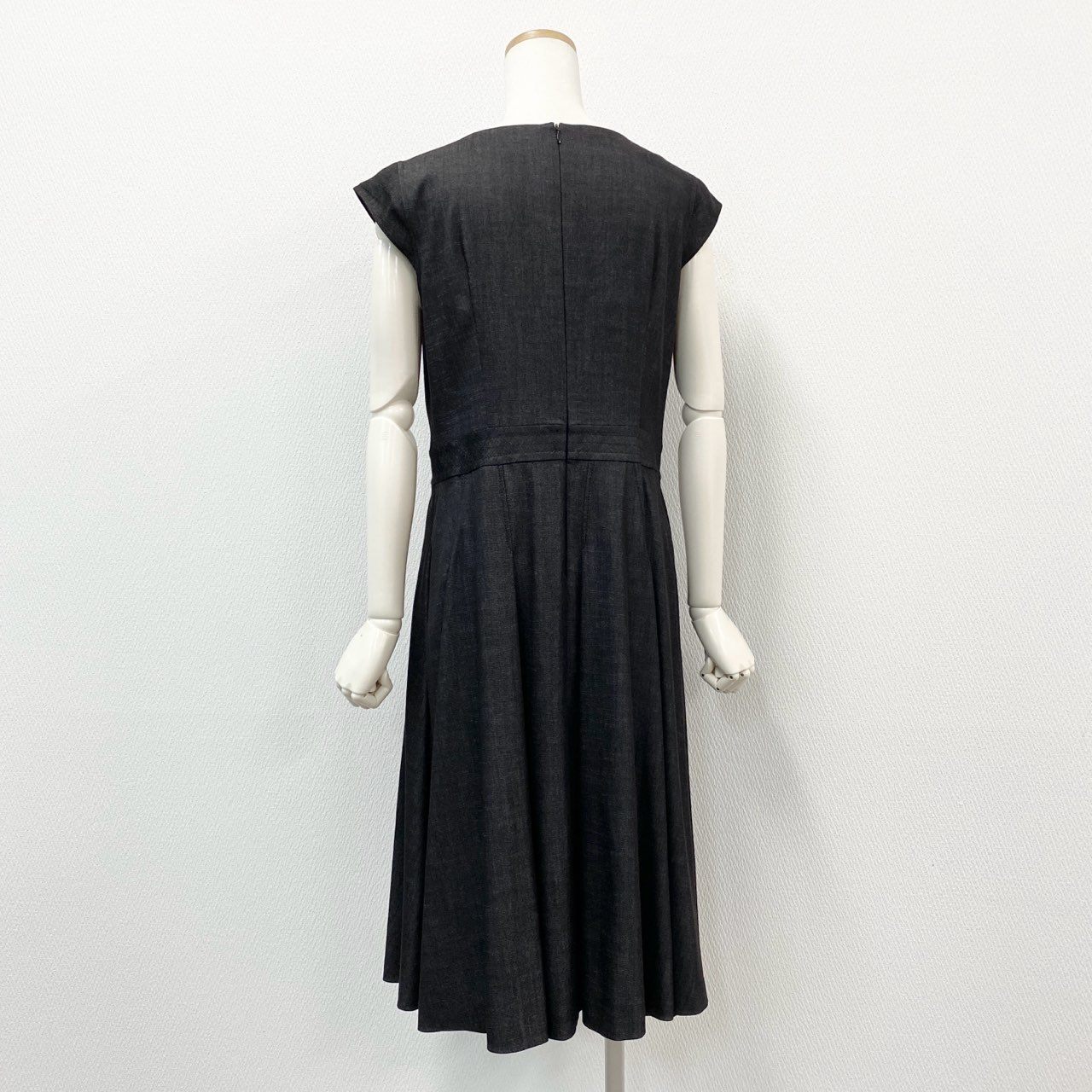 64d30 《極美品》 NEMIKA ネミカ レリアン 半袖ワンピース カットソーワンピース ロング丈 サイズ11号 ブラック系 レディース 日本製
