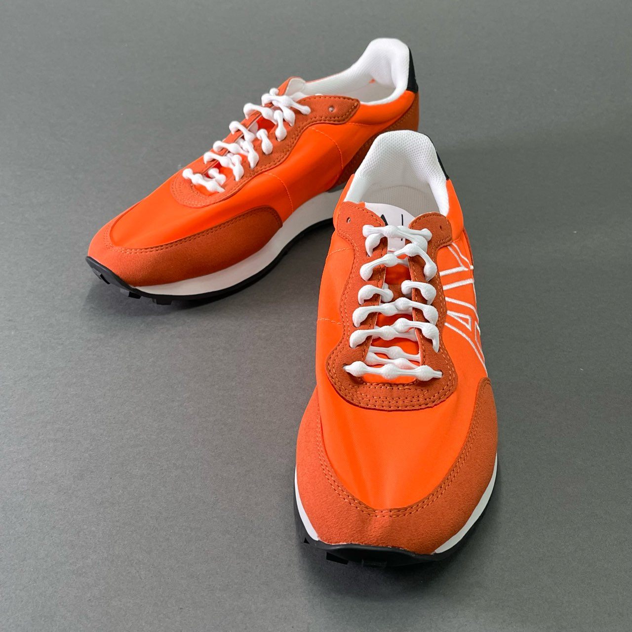 2e18 《美品》定価¥23.210 ARMANI EXCHANGE アルマーニエクスチェンジ AIX AXロゴ 軽量 ローカットスニーカー 25.5cm オレンジ シューズ 箱付き