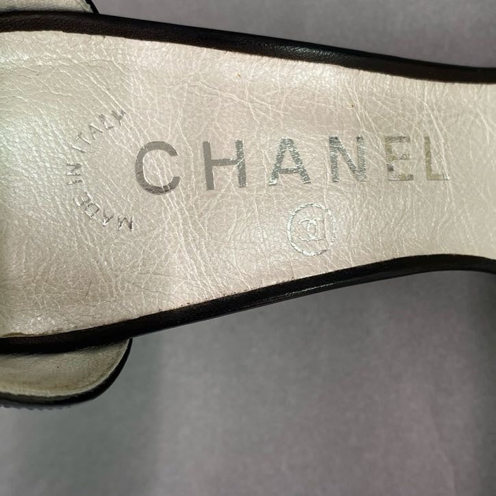 1a6 CHANEL シャネル パールココマーク ストラップパンプス 38 ホワイト ブラック エナメル レザー イタリア製 サンダル